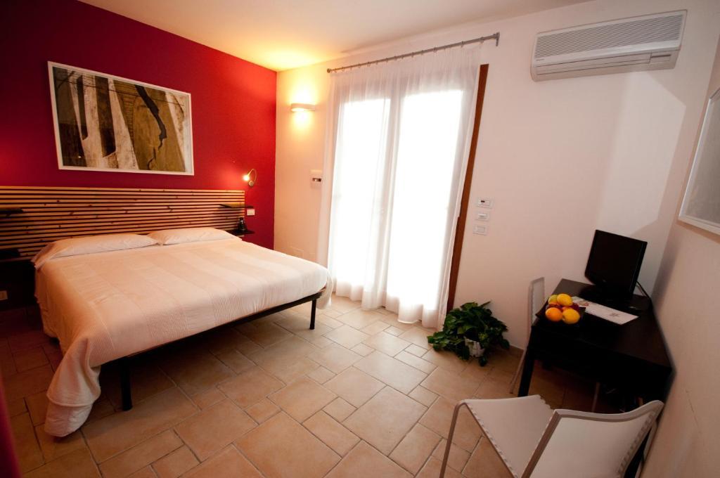 Hotel La Posta Di Torrenova Орбетелло Номер фото
